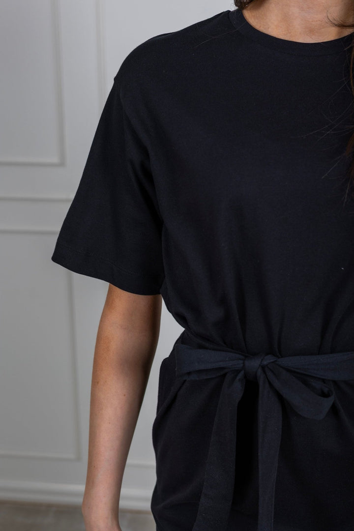 Essential Ss Pocket Ankle Dress Black | Kjoler | Smuk - Dameklær på nett
