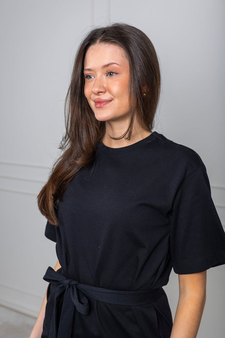 Essential Ss Pocket Ankle Dress Black | Kjoler | Smuk - Dameklær på nett