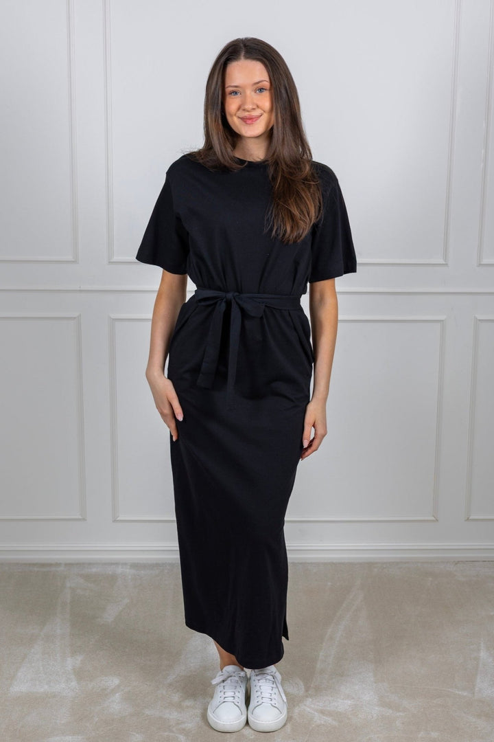 Essential Ss Pocket Ankle Dress Black | Kjoler | Smuk - Dameklær på nett