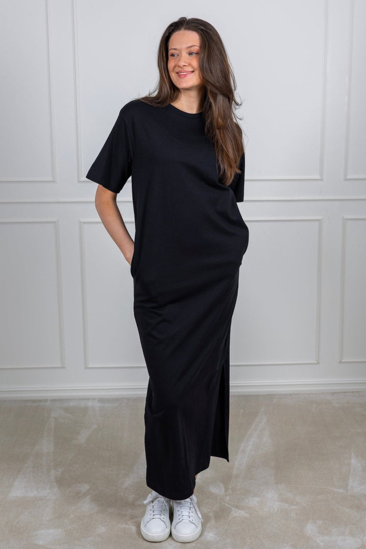 Essential Ss Pocket Ankle Dress Black | Kjoler | Smuk - Dameklær på nett