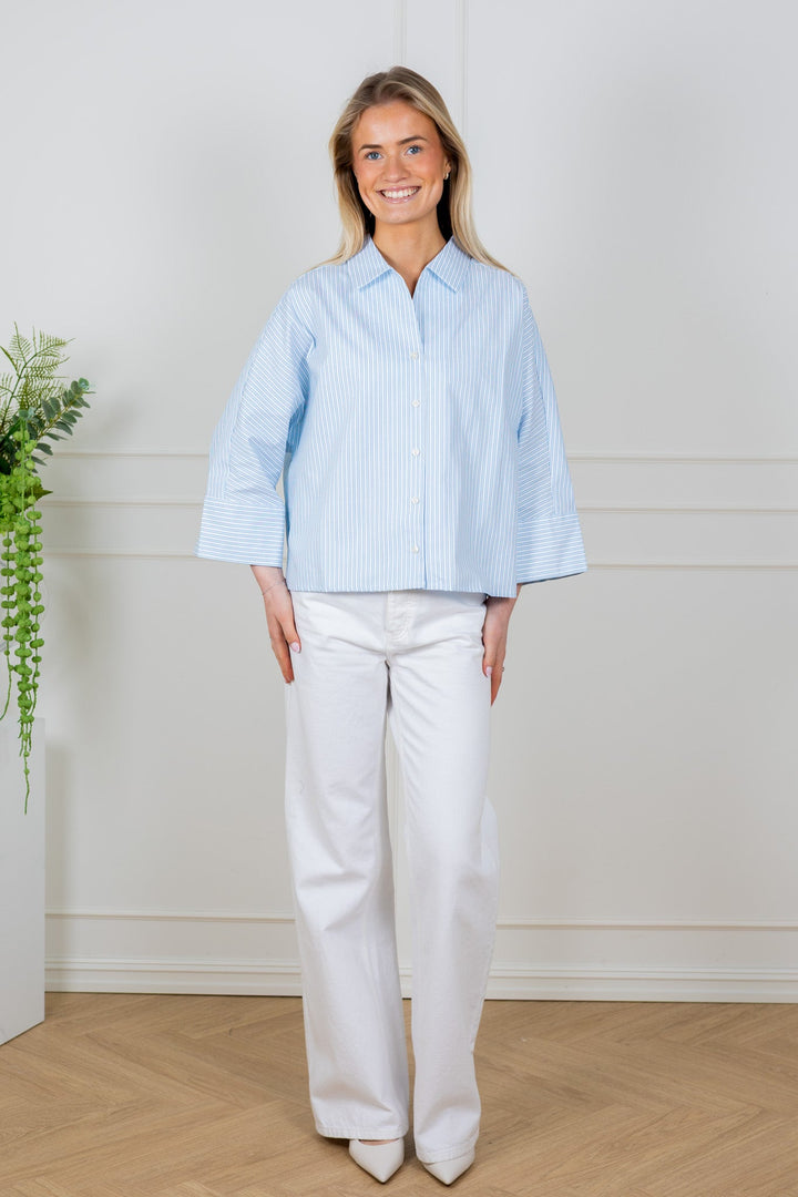 Ester Oversize 3/4 Shirt Malibu Blue Stripe | Skjorter og bluser | Smuk