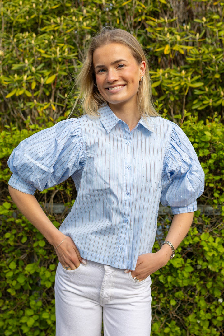 Etta Stripe Stone Shirt Light Blue | Skjorter og bluser | Smuk