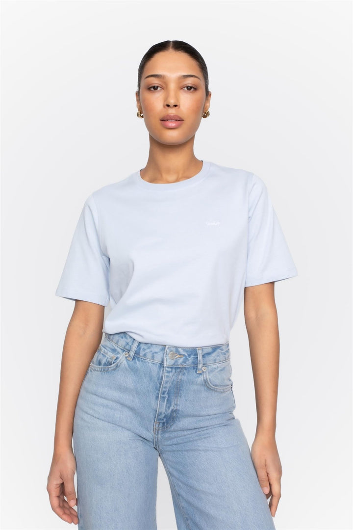 Ezra Tee Light Blue | Topper | Smuk - Dameklær på nett
