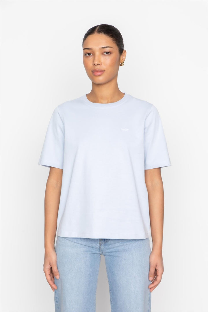 Ezra Tee Light Blue | Topper | Smuk - Dameklær på nett