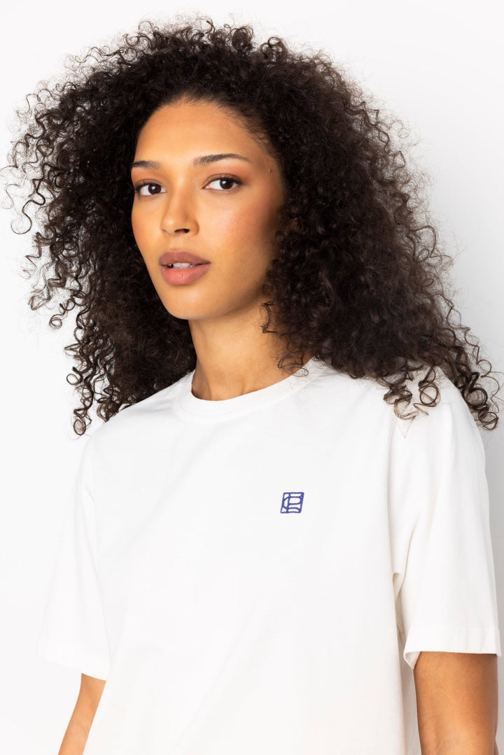 Ezra Tee Off-White | Topper | Smuk