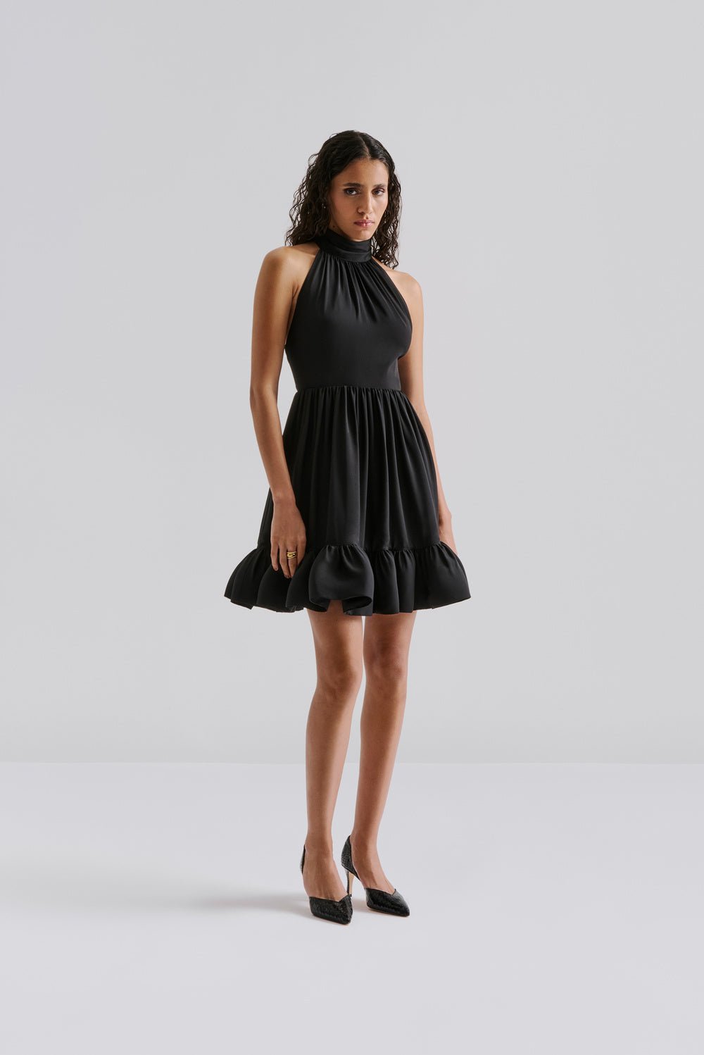 Fern Halterneck Ruffled Mini Dress Black | Kjoler | Smuk