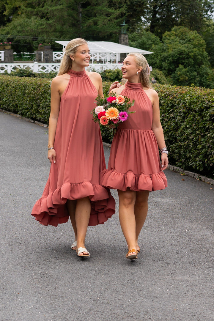 Fern Halterneck Ruffled Mini Dress Terracotta | Kjoler | Smuk - Dameklær på nett