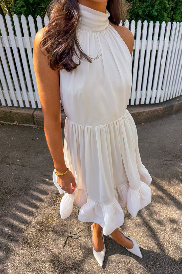 Fern Halterneck Ruffled Mini Dress White | Kjoler | Smuk