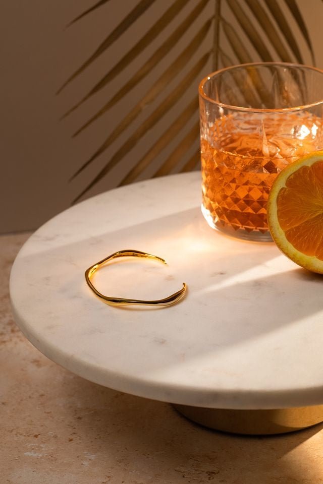Fine Wave Bangle Pale Gold | Accessories | Smuk - Dameklær på nett