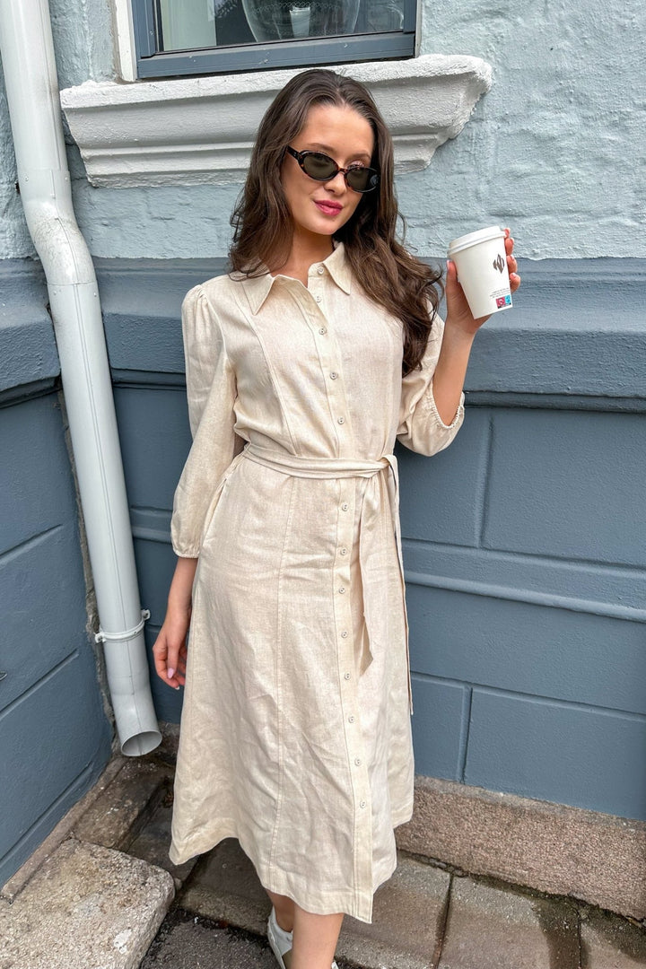 Flaxy 3/4 Linen Shirt Dress Birch | Kjoler | Smuk - Dameklær på nett