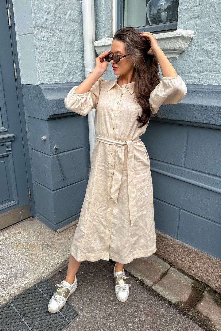 Flaxy 3/4 Linen Shirt Dress Birch | Kjoler | Smuk - Dameklær på nett