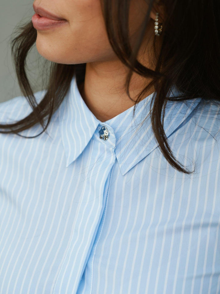 Frannie Soft Stripe Shirt Light Blue | Skjorter og bluser | Smuk
