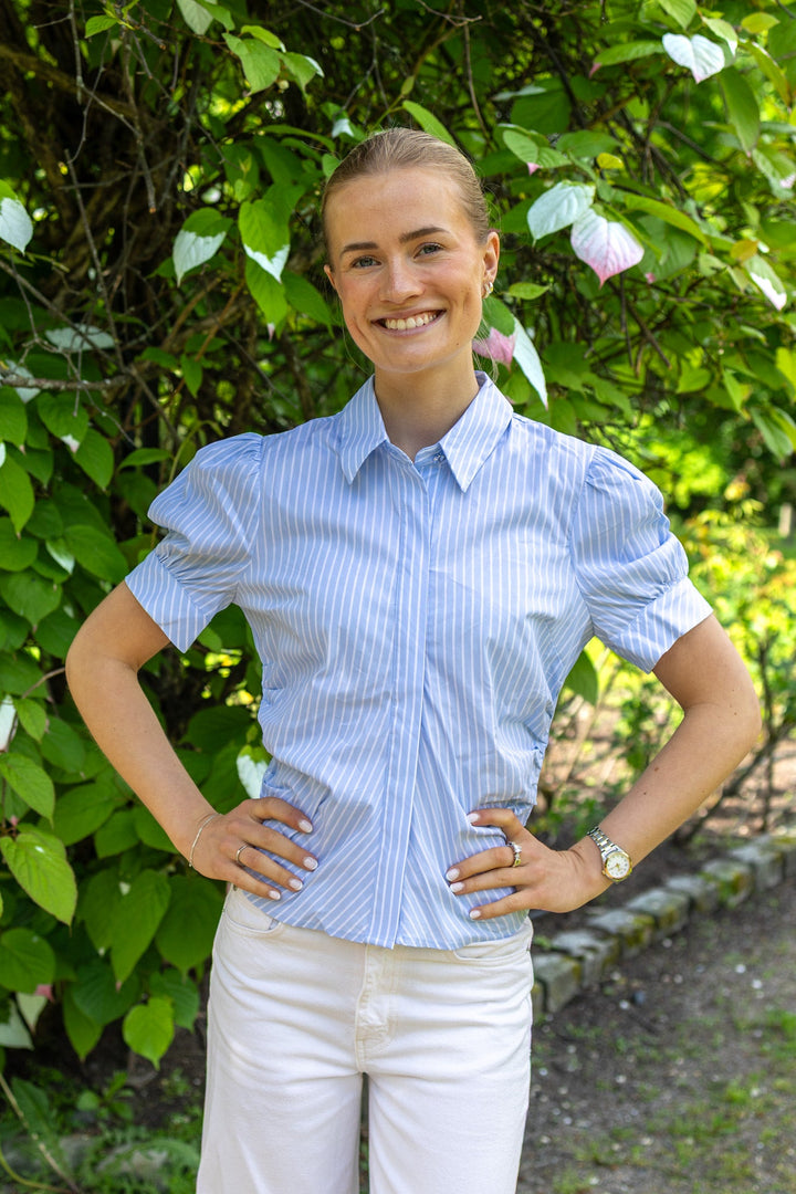 Frannie Soft Stripe Shirt Light Blue | Skjorter og bluser | Smuk