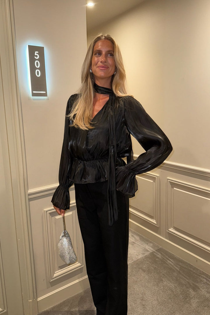 Freya Shirt Black | Skjorter og bluser | Smuk - Dameklær på nett