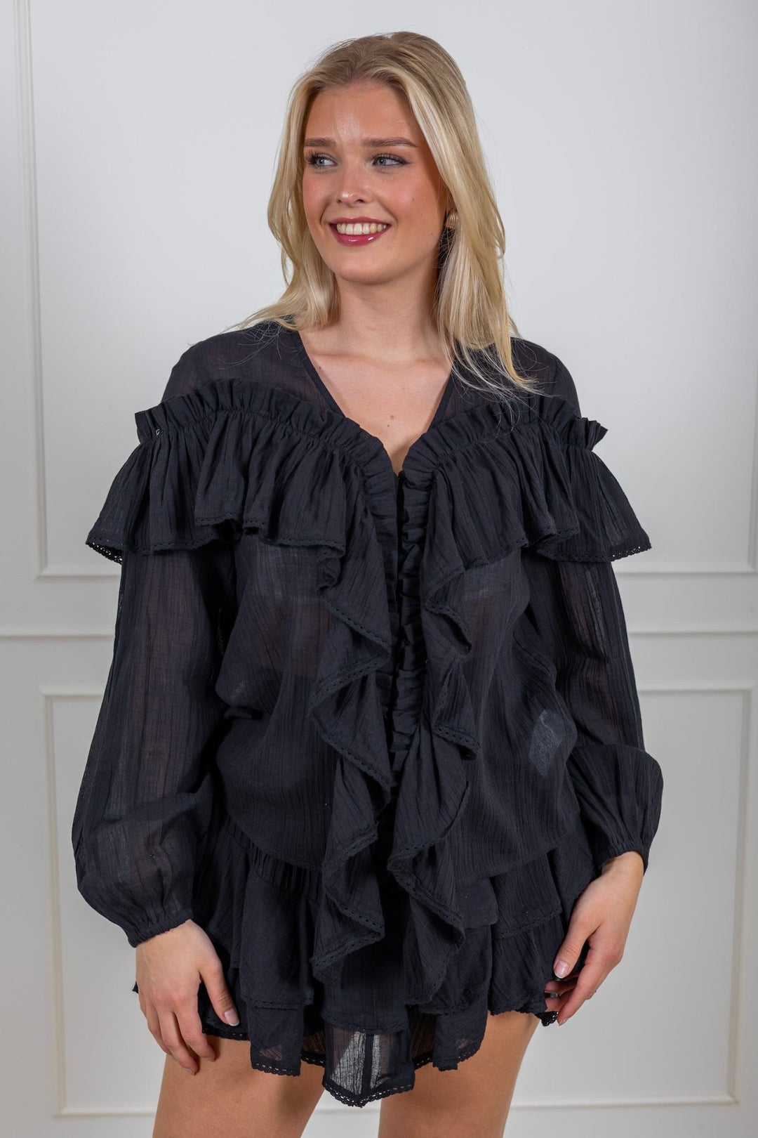 Frill Blouse Black | Skjorter og bluser | Smuk - Dameklær på nett
