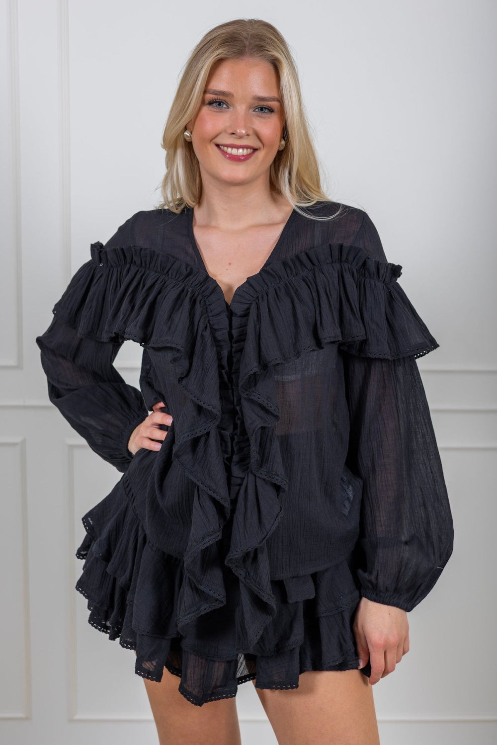 Frill Blouse Black | Skjorter og bluser | Smuk - Dameklær på nett