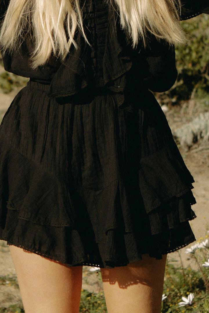 Frill Skirt Shorts Black | Shorts | Smuk - Dameklær på nett