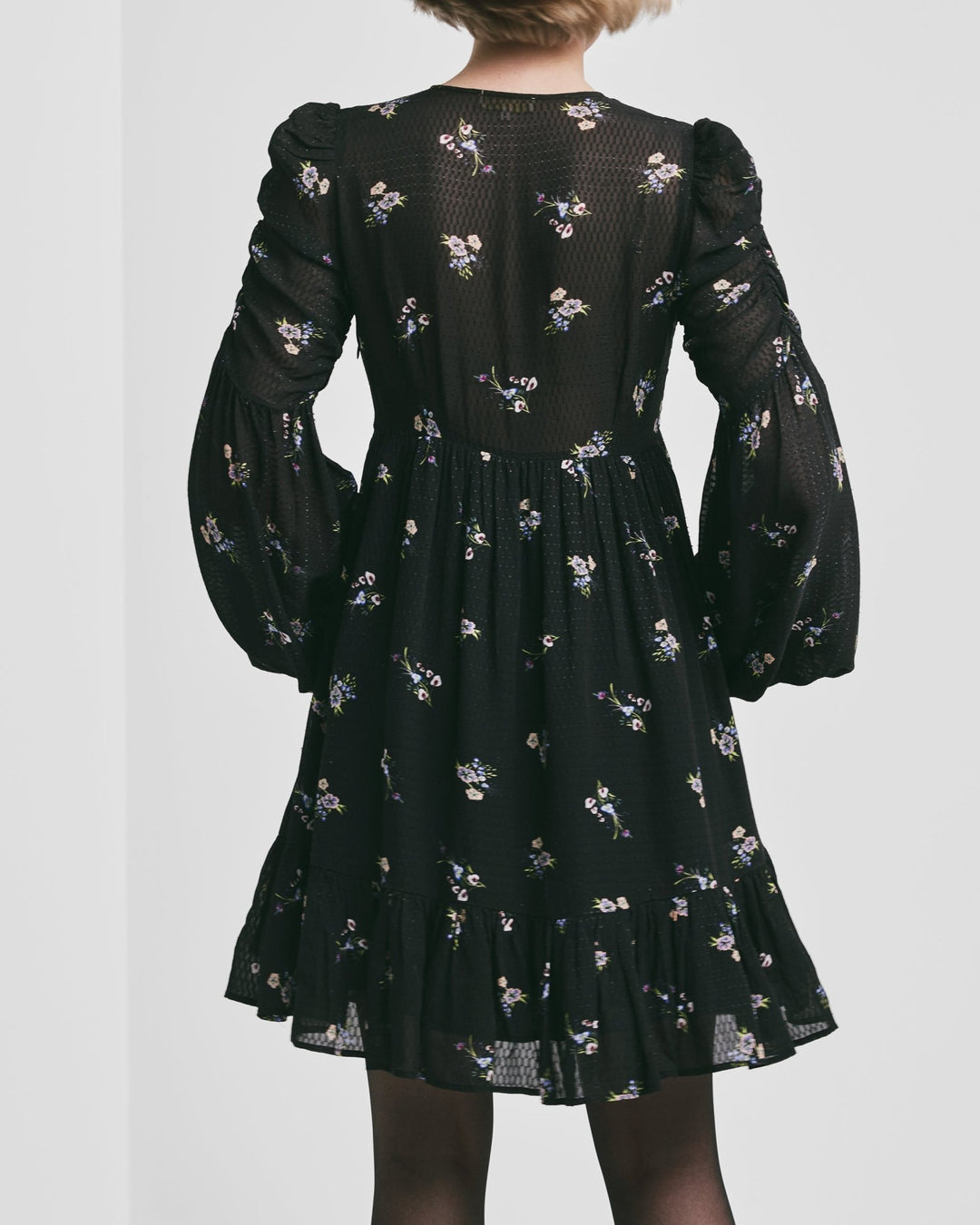 Georgette Mini Dress Flower Field | Kjoler | Smuk