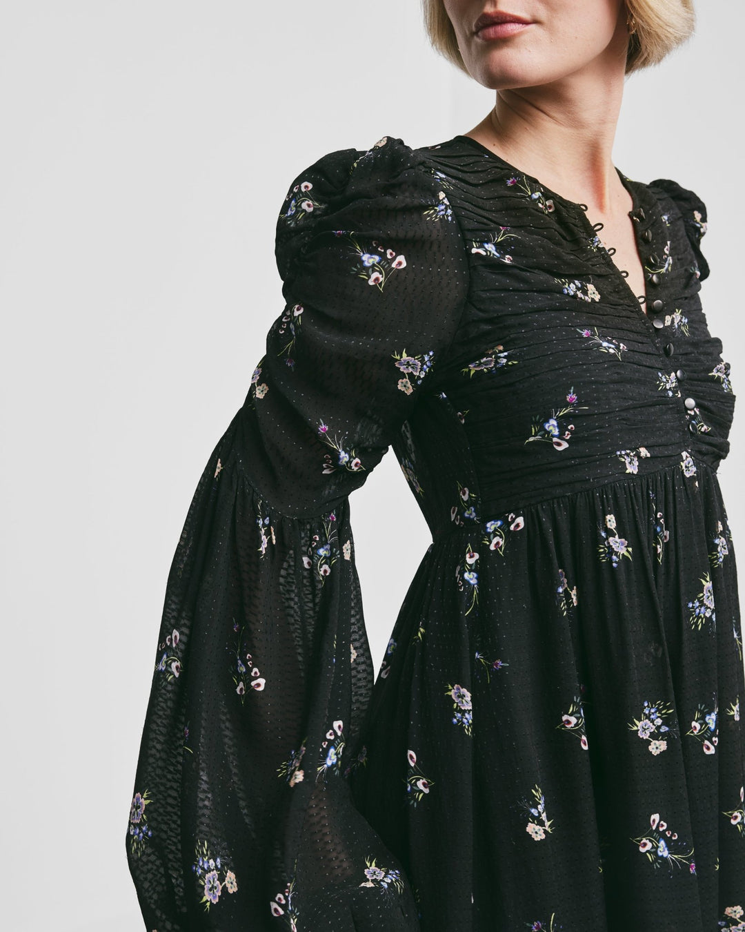 Georgette Mini Dress Flower Field | Kjoler | Smuk