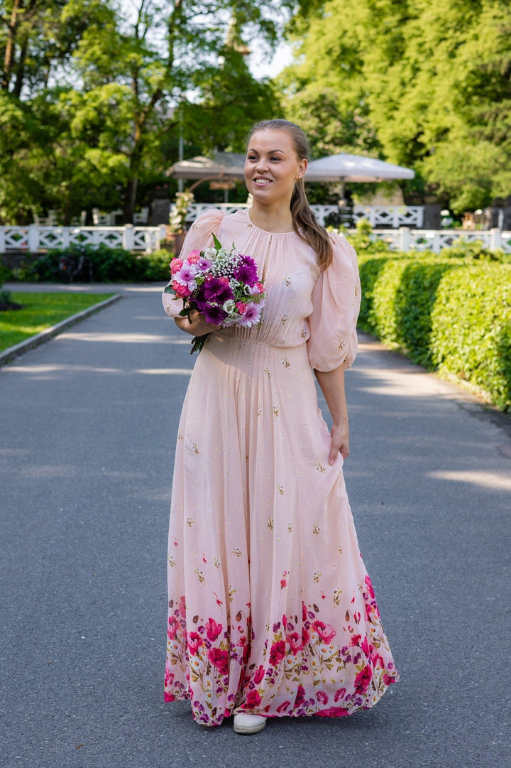 Georgette Tieband Gown Wild Flowers | Kjoler | Smuk - Dameklær på nett