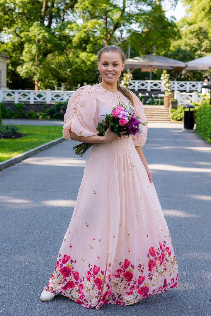 Georgette Tieband Gown Wild Flowers | Kjoler | Smuk - Dameklær på nett