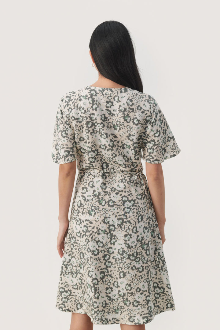 Gilandapw Dress Agave Green Blurred Flower | Kjoler | Smuk - Dameklær på nett
