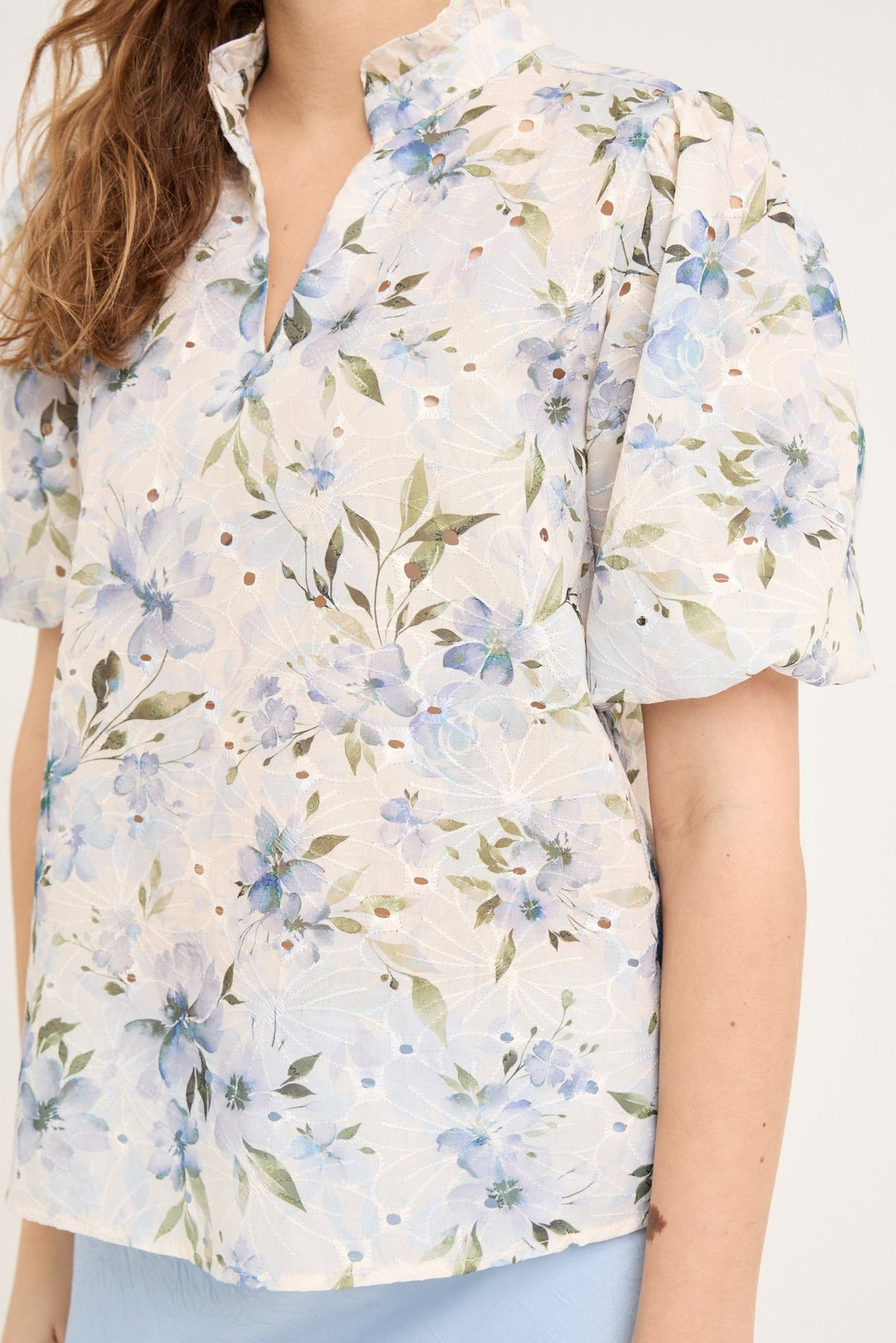 Grete S/S Blouse White/Blue | Skjorter og bluser | Smuk - Dameklær på nett