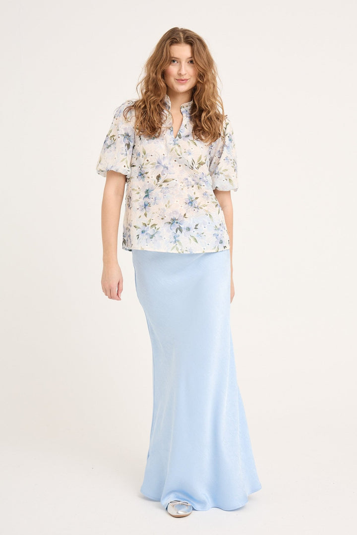 Grete S/S Blouse White/Blue | Skjorter og bluser | Smuk - Dameklær på nett