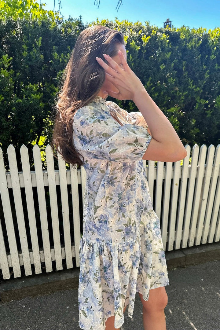 Grete S/S Dress White/Blue | Kjoler | Smuk - Dameklær på nett