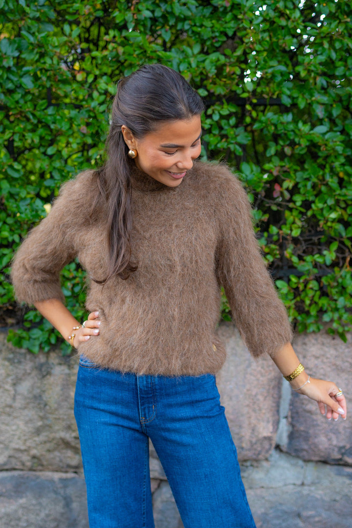 Hairy Knit Turtleneck Brown | Genser | Smuk