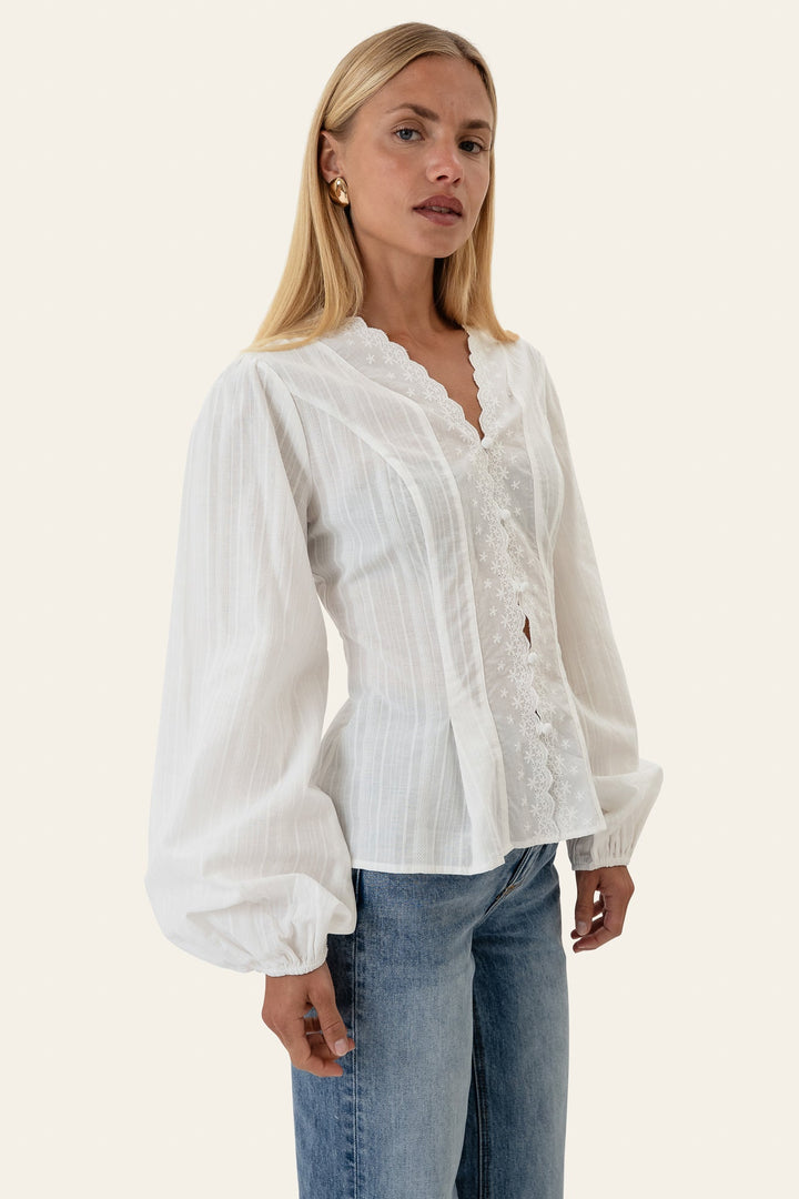 Hazel Shirt White Embroidery | Skjorter og bluser | Smuk