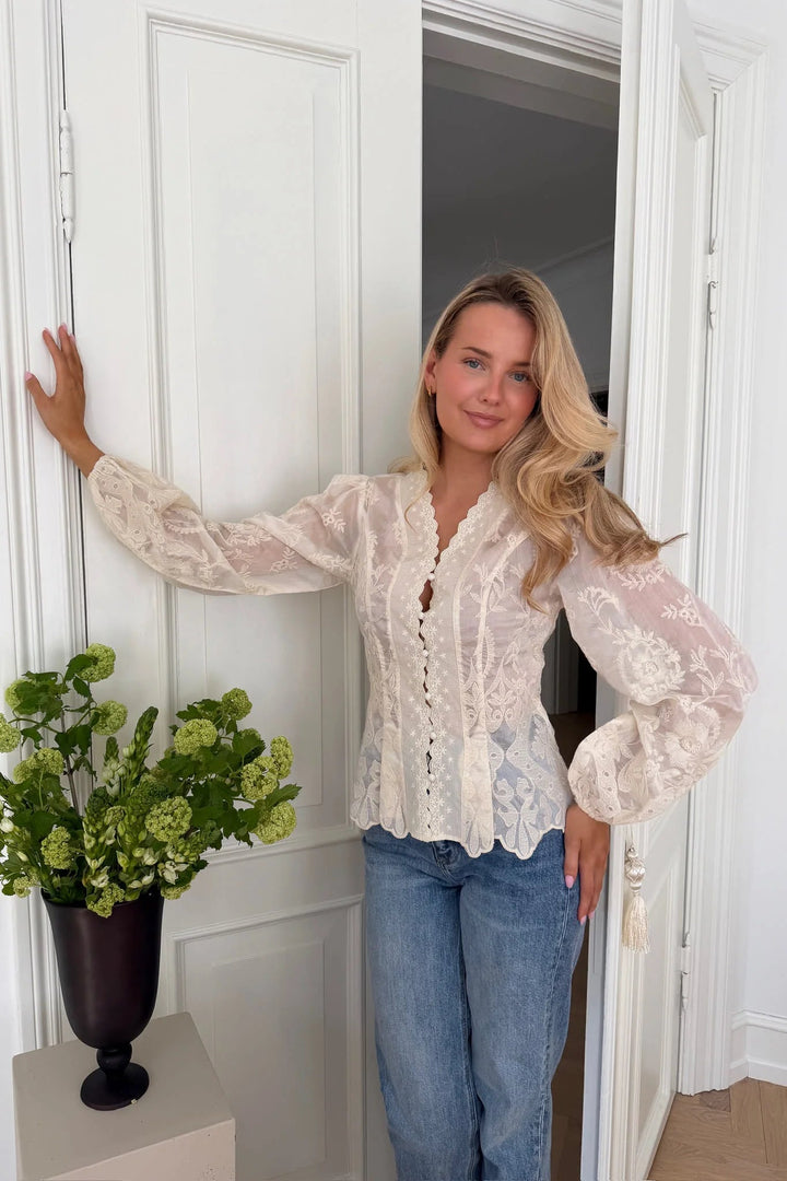 Hazel Shirt White Embroidery | Skjorter og bluser | Smuk