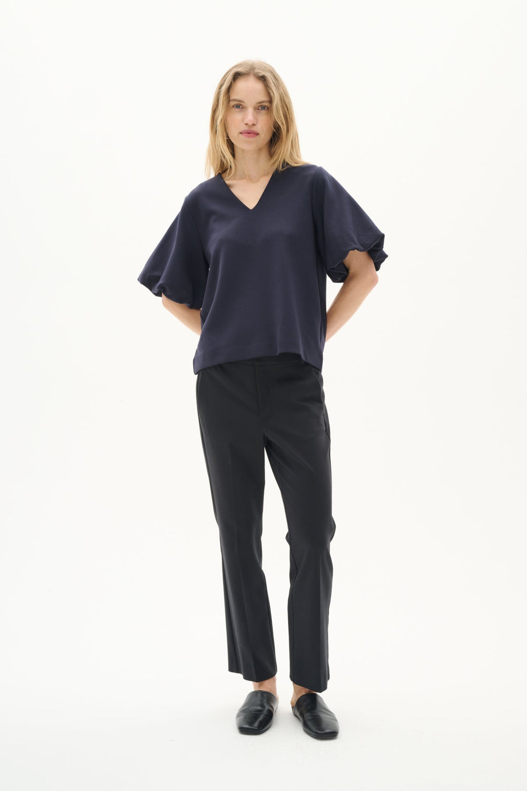 Henniehiw Vincent Balloon Tshirt Marine Blue | Topper | Smuk - Dameklær på nett