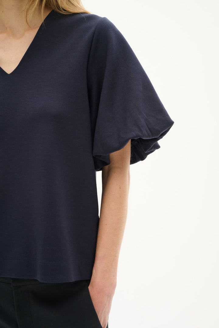 Henniehiw Vincent Balloon Tshirt Marine Blue | Topper | Smuk - Dameklær på nett