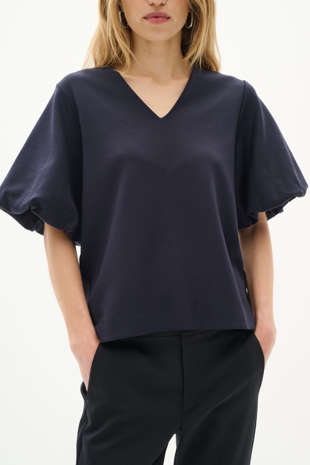 Henniehiw Vincent Balloon Tshirt Marine Blue | Topper | Smuk - Dameklær på nett