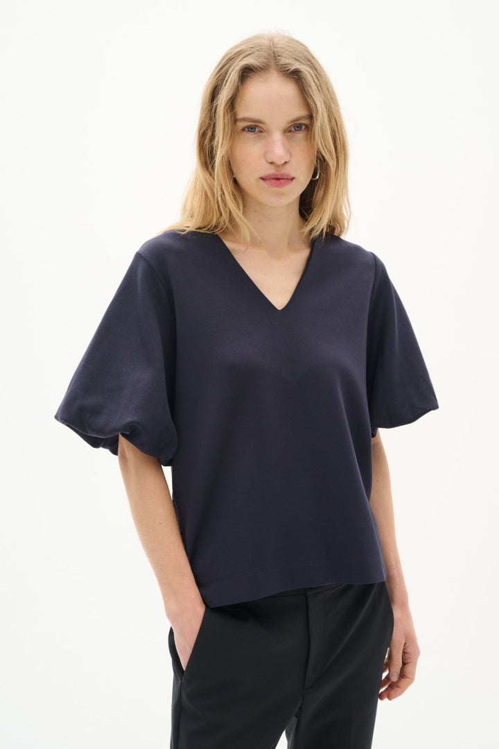 Henniehiw Vincent Balloon Tshirt Marine Blue | Topper | Smuk - Dameklær på nett