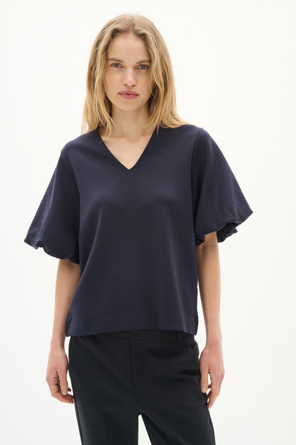 Henniehiw Vincent Balloon Tshirt Marine Blue | Topper | Smuk - Dameklær på nett