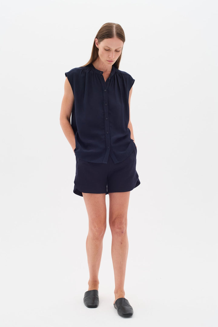 Henniehiw Vincent Shorts Marine Blue | Bukser | Smuk - Dameklær på nett