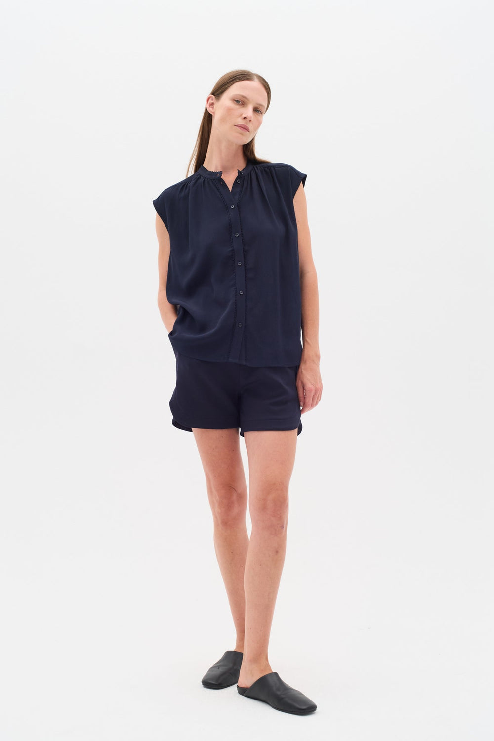 Henniehiw Vincent Shorts Marine Blue | Bukser | Smuk - Dameklær på nett