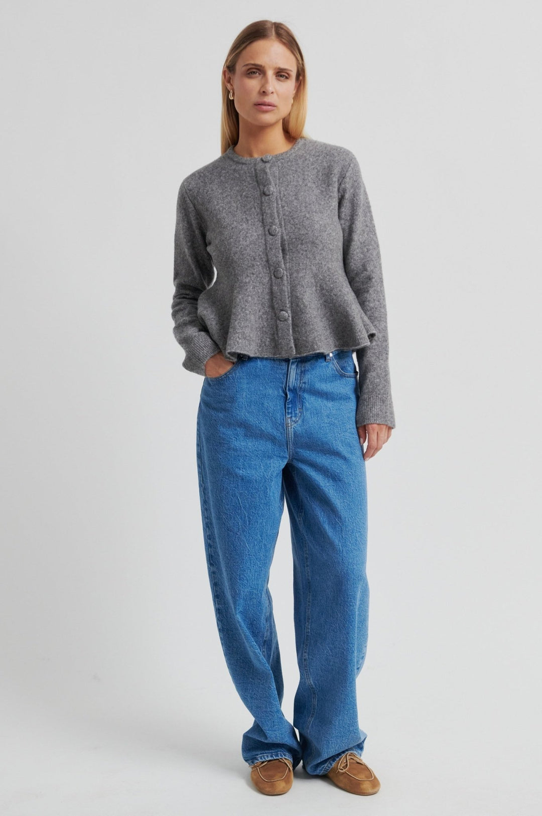 Hiva Peplum Knit Cardigan Mid Grey Melange | Genser | Smuk