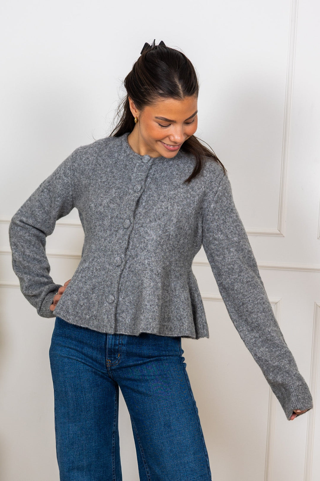 Hiva Peplum Knit Cardigan Mid Grey Melange | Genser | Smuk