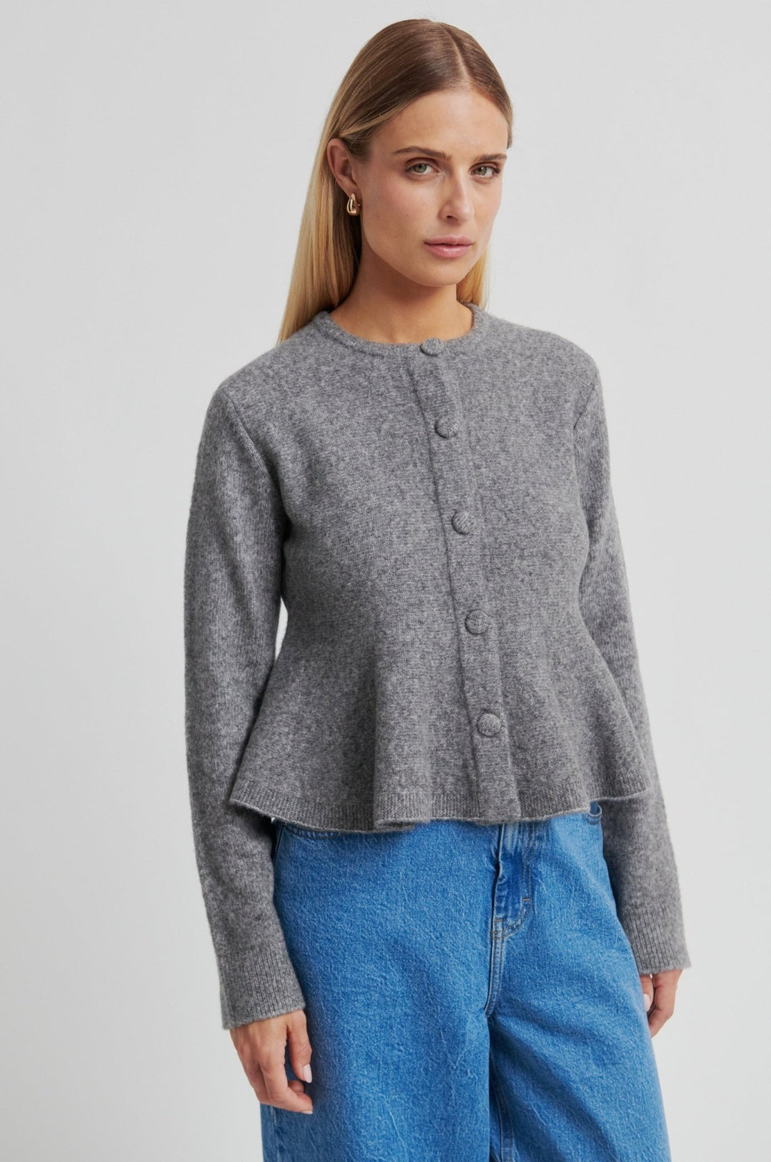 Hiva Peplum Knit Cardigan Mid Grey Melange | Genser | Smuk