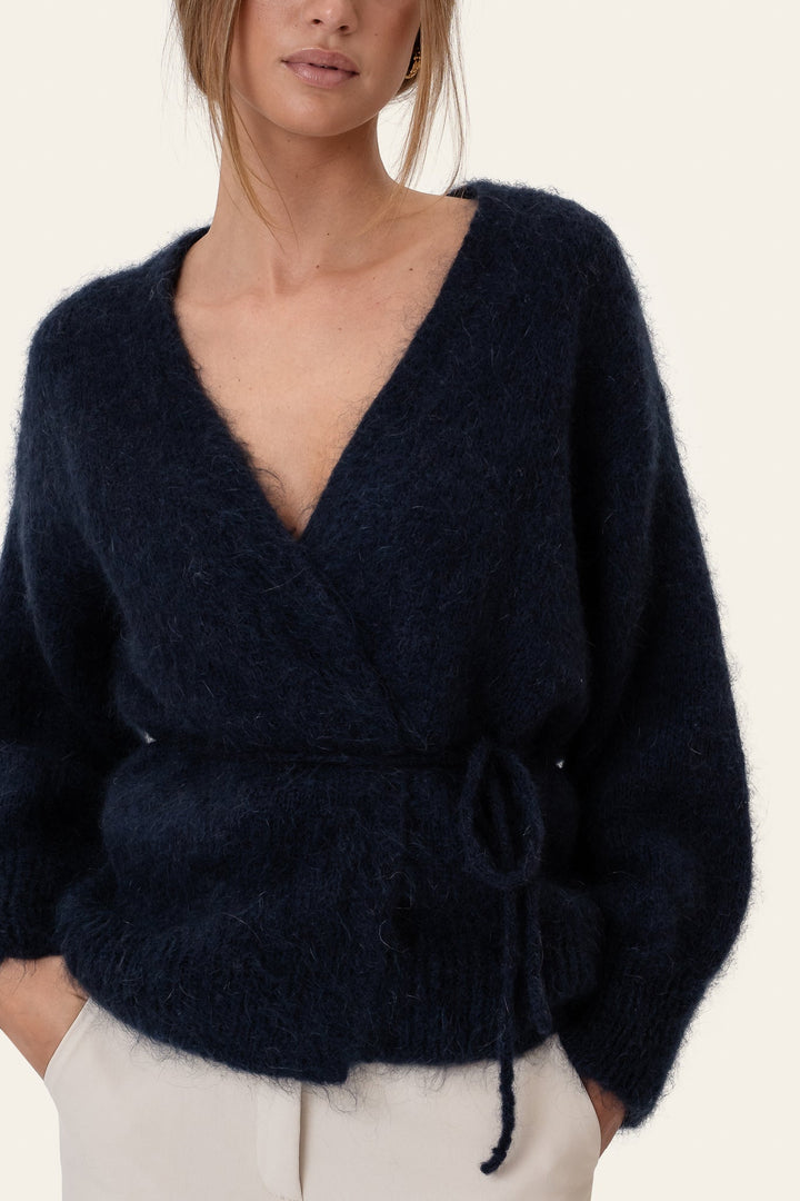 Ida Wrap Cardigan Navy | Genser | Smuk
