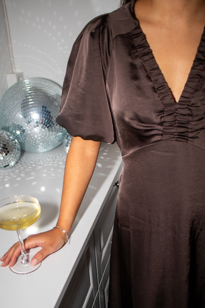 Illana Heavy Sateen Dress Dark Brown | Kjoler | Smuk - Dameklær på nett