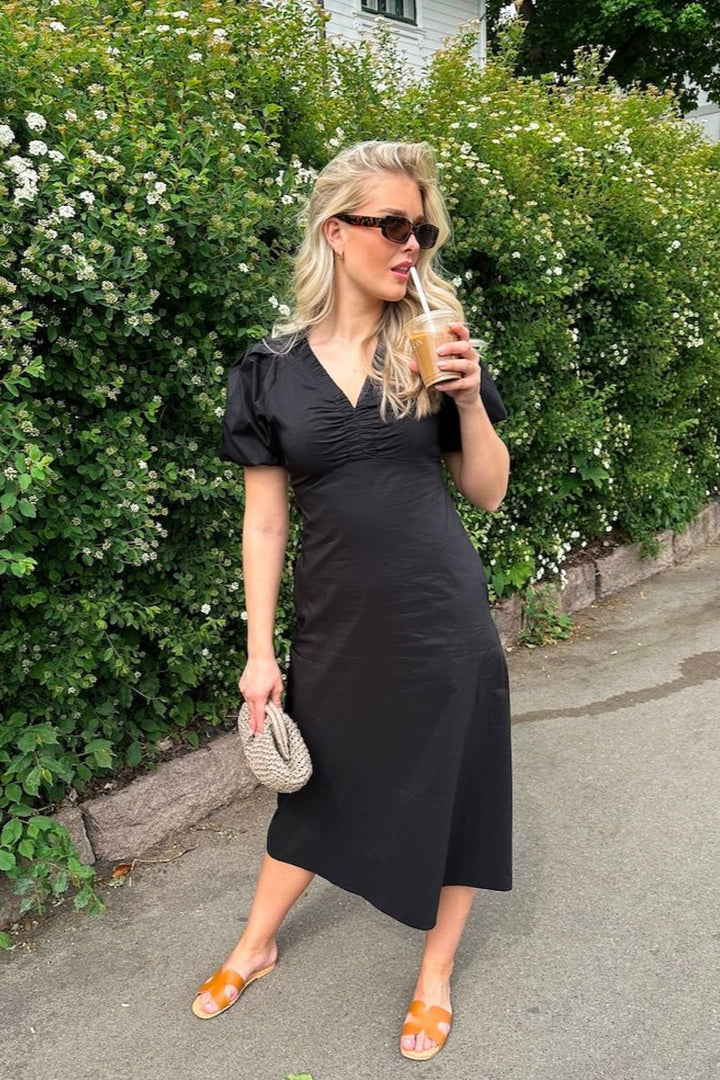Illana Poplin Dress Black | Kjoler | Smuk - Dameklær på nett