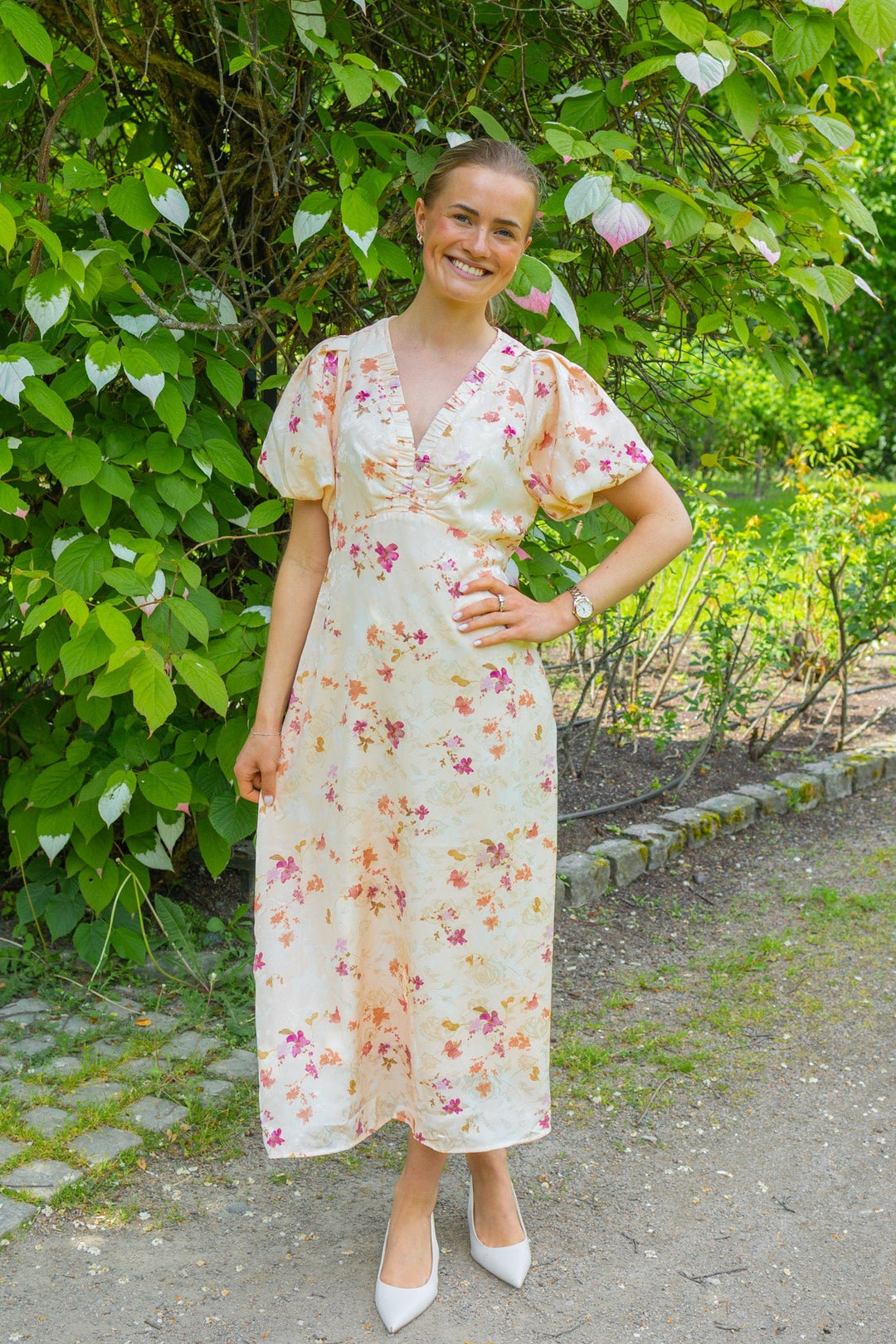 Illana Sateen Print Dress Creme | Kjoler | Smuk