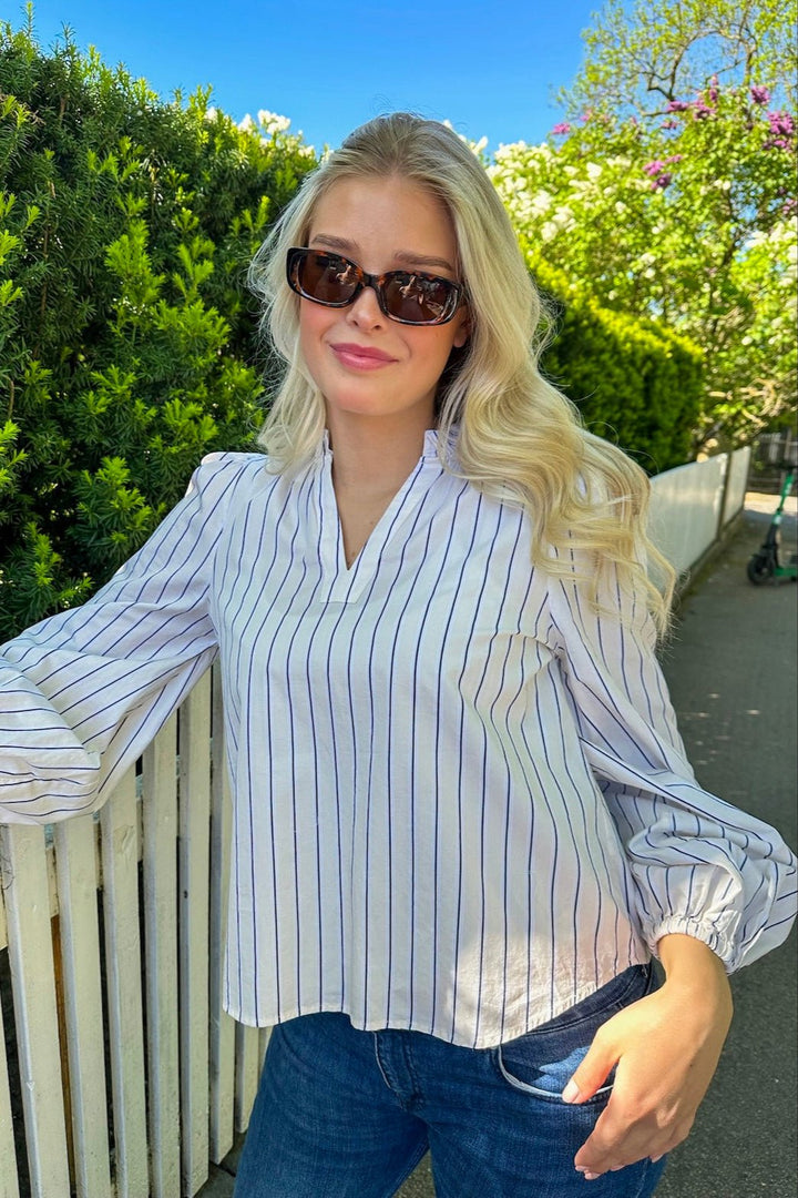 Infinity Blouse Cream Stripe | Skjorter og bluser | Smuk - Dameklær på nett