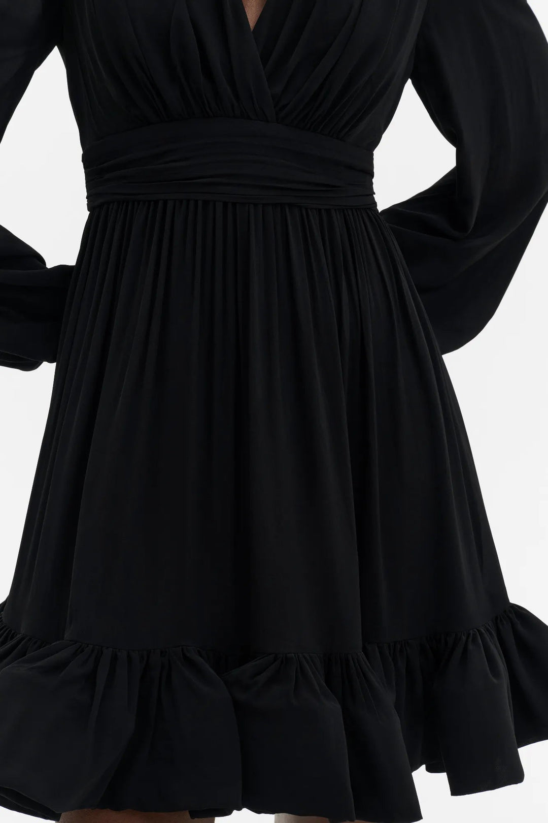 Jadie V-Neck Ruffled Mini Dress Black | Kjoler | Smuk
