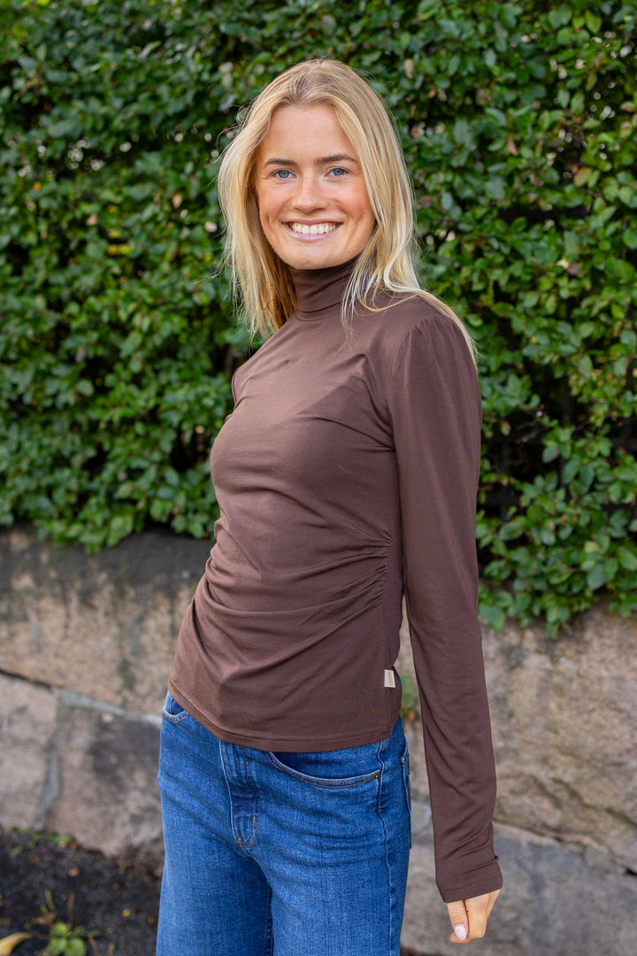 Jersey Turtleneck Brown | Genser | Smuk