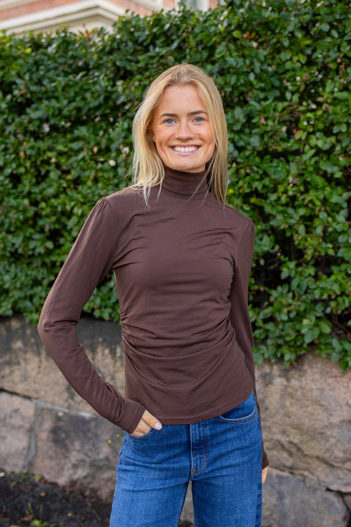 Jersey Turtleneck Brown | Genser | Smuk